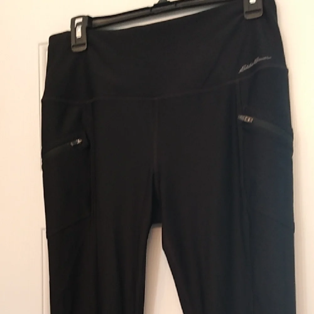 Eddie Bauer Leggings Zip Pockets and an inner Slip Pocket - Picture 11 of 15